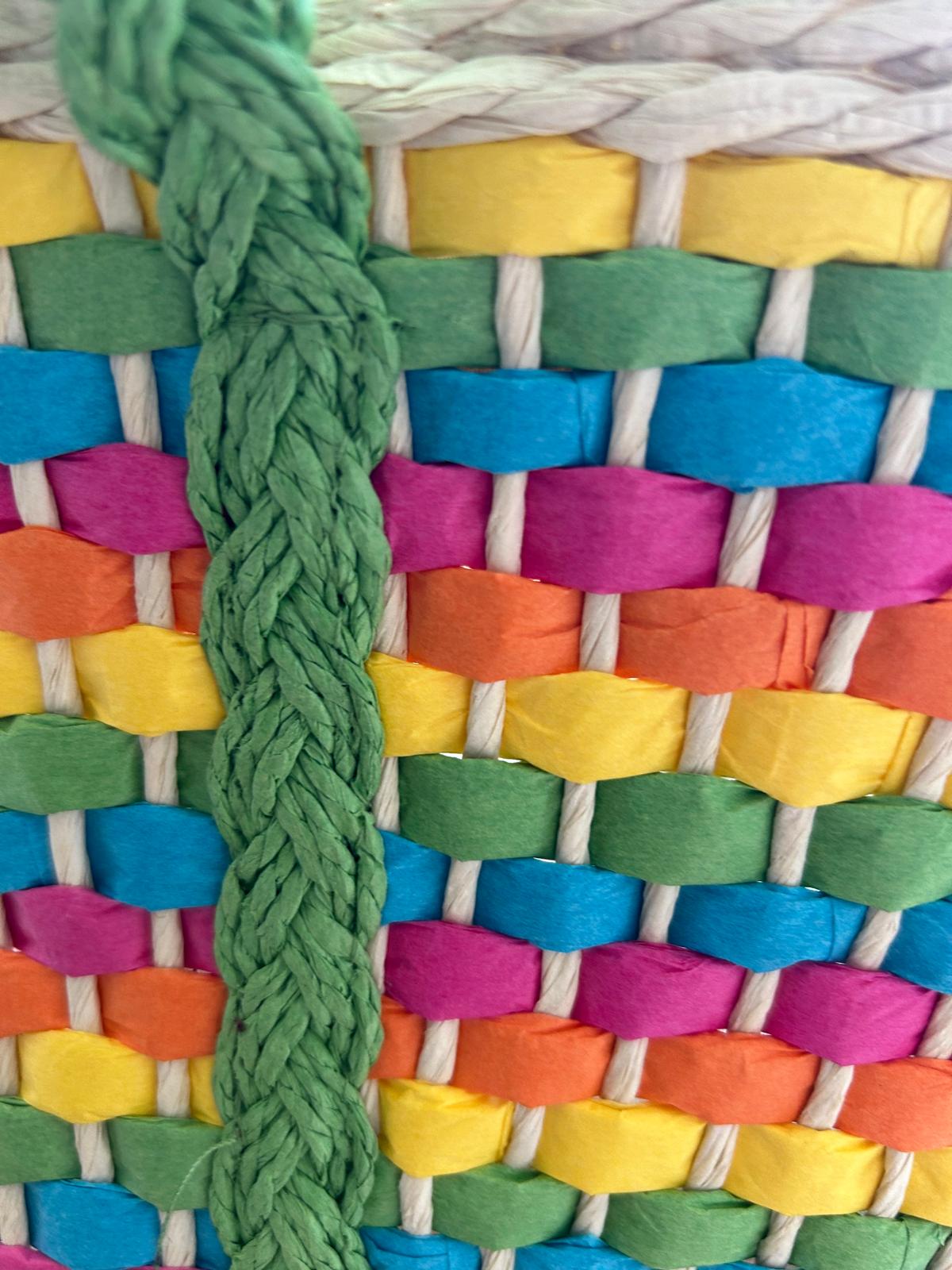 Bunte Strohtasche