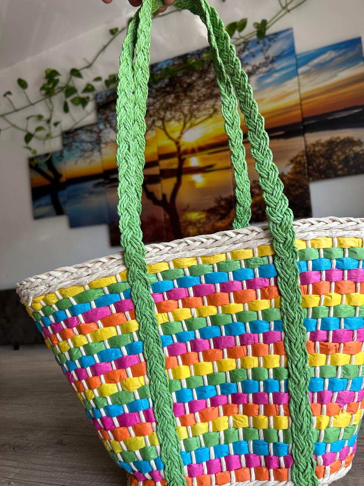 Bunte Strohtasche