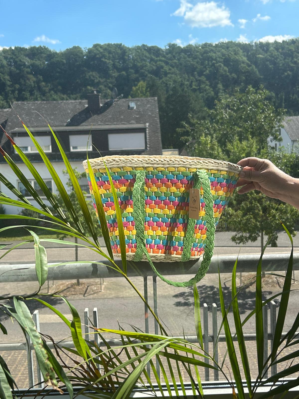 Bunte Strohtasche