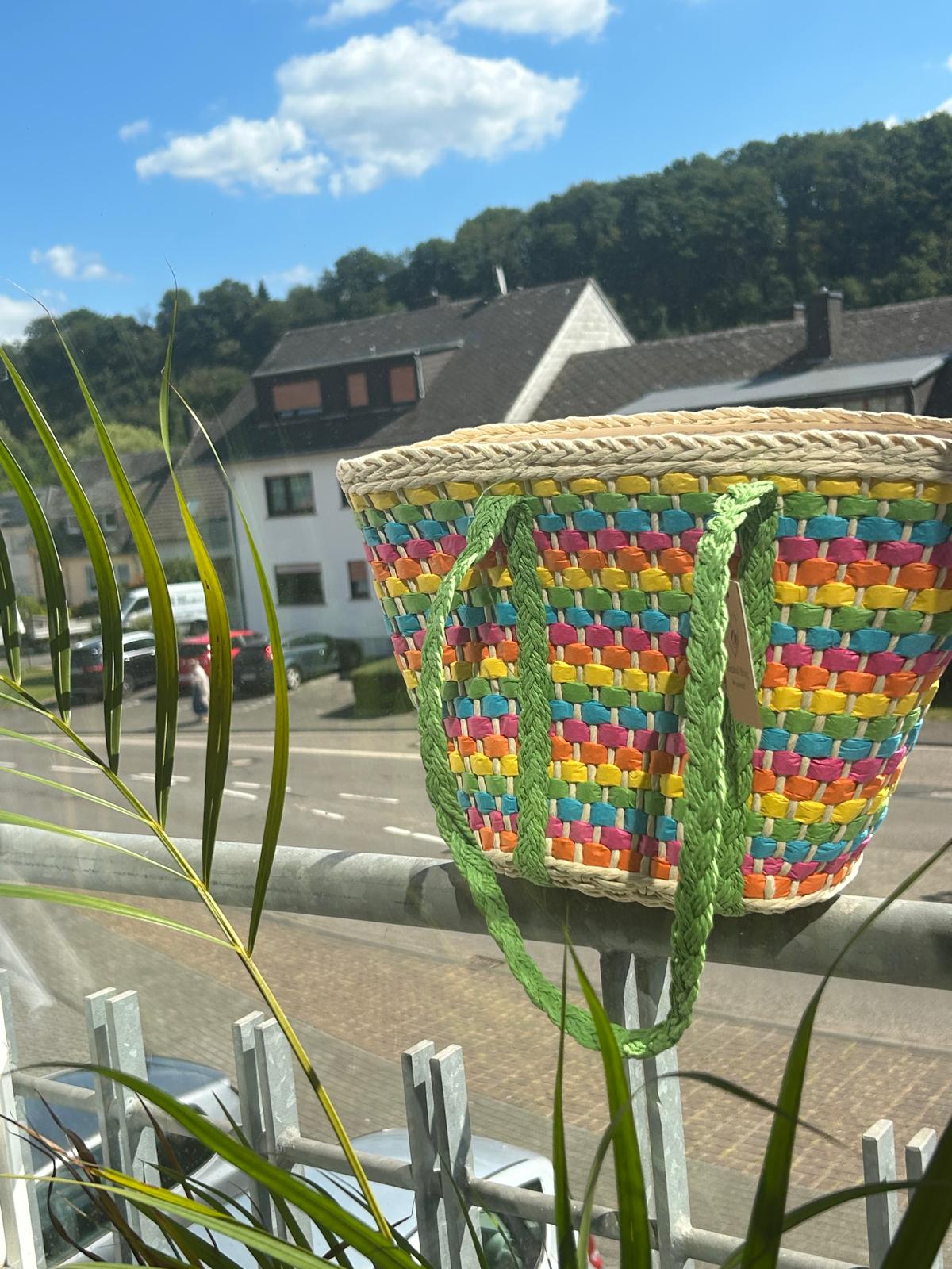 Bunte Strohtasche